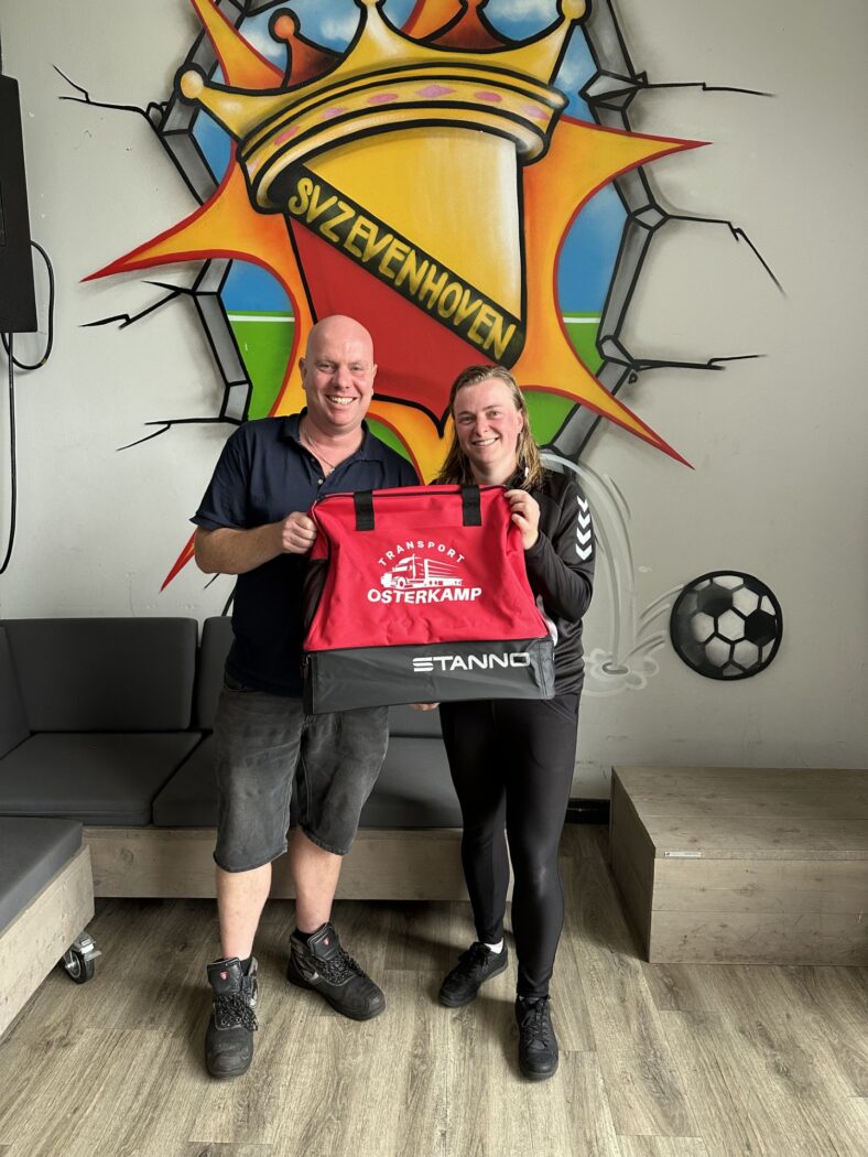 Transport Osterkamp sponsort nieuwe voetbaltassen Vrouwen 2