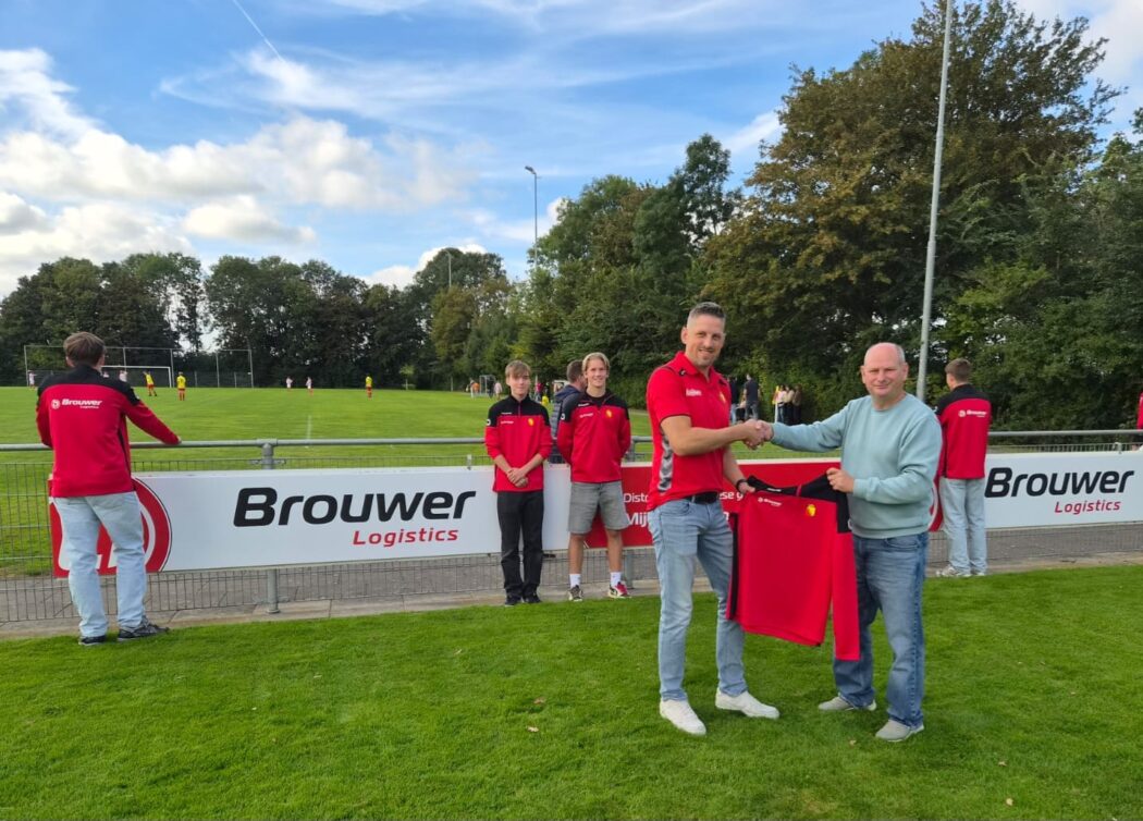 Brouwer Logistics steekt onze jeugd in nieuw jasje!